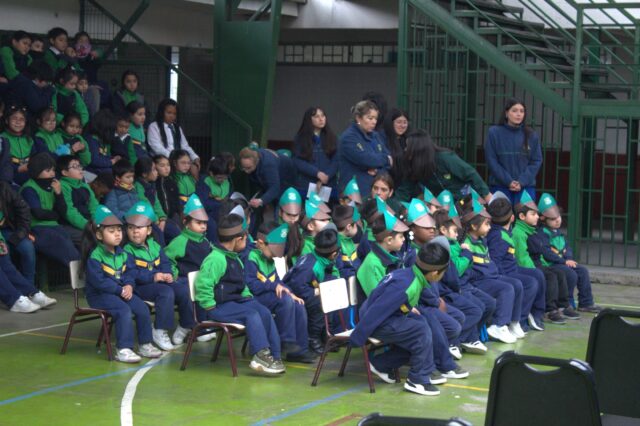 Hoy lunes 27 de abril el Colegio El Labrador Osorno rindió homenaje a Carabineros de Chile, por motivo de un nuevo aniversario de la institución. 

Colegio El Labrador Osorno en alianza colaborativa con Carabineros de Chile. 

Sigamos Labrando Futuro...