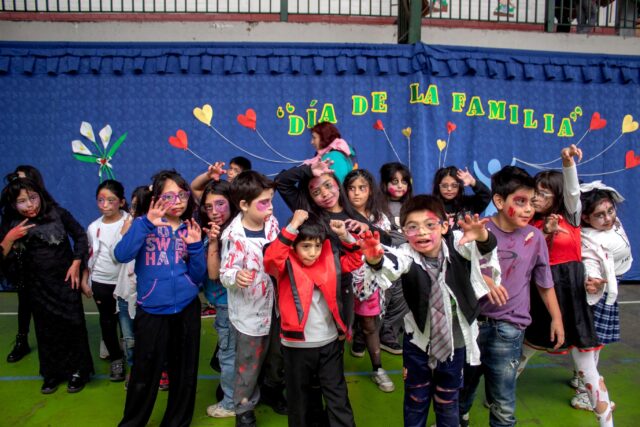 Así vivimos una entretenida y alegre jornada en la celebración del Día de la Familia en Colegio El Labrador de Osorno. 

Nuestros estudiantes disfrutaron de actividades llenas de creatividad, disfraces, juegos y mucha diversión, compartiendo momentos inolvidables junto a sus compañeros y comunidad educativa.

Porque crecer en un ambiente de alegría, cariño y unión también es parte de nuestro colegio “Labrando Futuro”.