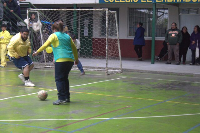 Compartimos imágenes del segundo día de actividades por motivo de aniversario de nuestro querido Colegio El Labrador Osorno. El día martes 06 de octubre en dependencias del colegio se realizaron diferentes actividades lúdicas/recreativas.
 
Con el propósito de potenciar el vínculo familia-colegio, incluimos en la competencia de baby-fútbol a los apoderados de nuestra comunidad educativa. 

Colegio El Labrador Osorno comprometido con la formación integral de los estudiantes. 

Sigamos Labrando Futuro...